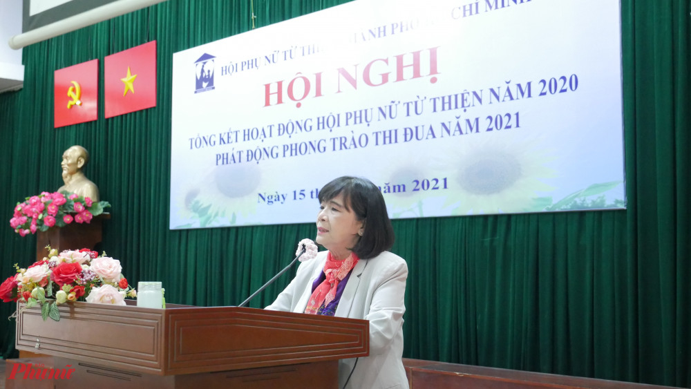 Bà Nguyễn Thị Huệ - chủ tịch Hội phát động thi đua năm 2021