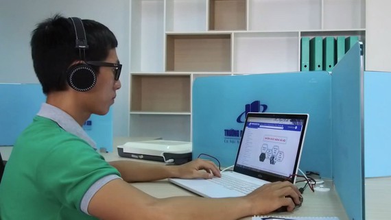 Bằng VMOOCs, người học có thể tiếp cận bài giảng mọi lúc mọi nơi 