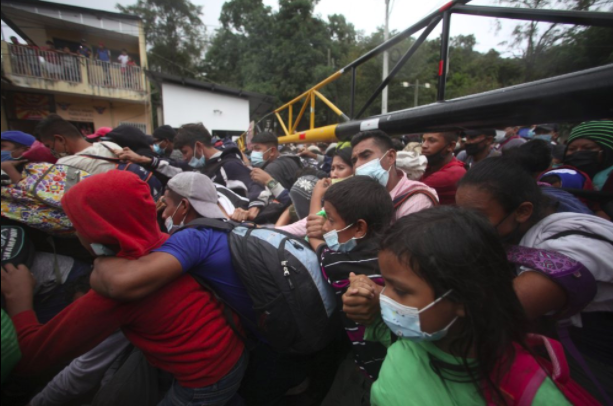 Guatemala đã thiết lập gần một chục điểm kiểm soát trên các đường cao tốc và có thể bắt đầu thu hút nhiều người di cư hơn trở lại Honduras, như đã từng làm trước đây, cho rằng họ gây nguy hiểm cho bản thân và những người khác khi đi du lịch trong đại dịch coronavirus. Chính phủ khắp khu vực đã nói rõ rằng họ sẽ không cho đoàn lữ hành đi qua.