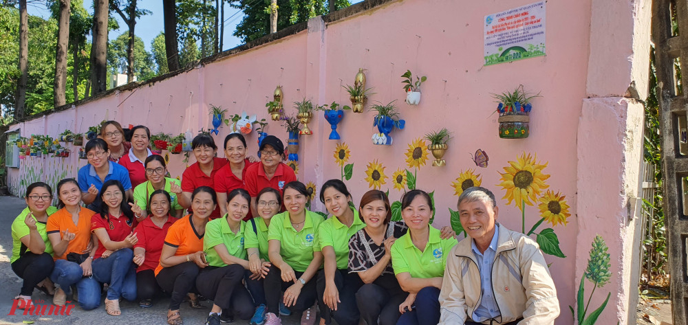 Các cấp Hội LHPN quận Tân Phú tham gia thực hiện công trình Hẻm sạch, ngõ xanh - cuộc sống an lành 