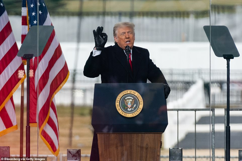 Tổng thống Donald Trump sẽ chia tay với nhiệm kỳ tổng thống đầy sóng gió của mình ở Căn cứ hỗn hợp Andrews (JBA) vào lúc 8 giờ sáng ngày 20/1 - Ảnh: Bloomberg/Getty Images