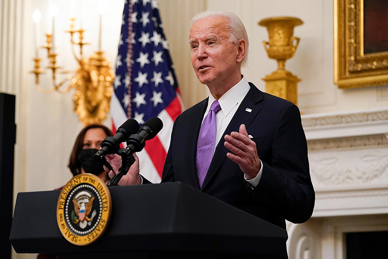 Tổng thống Joe Biden tăng cường các biện pháp kiểm soát dịch COVID-19.