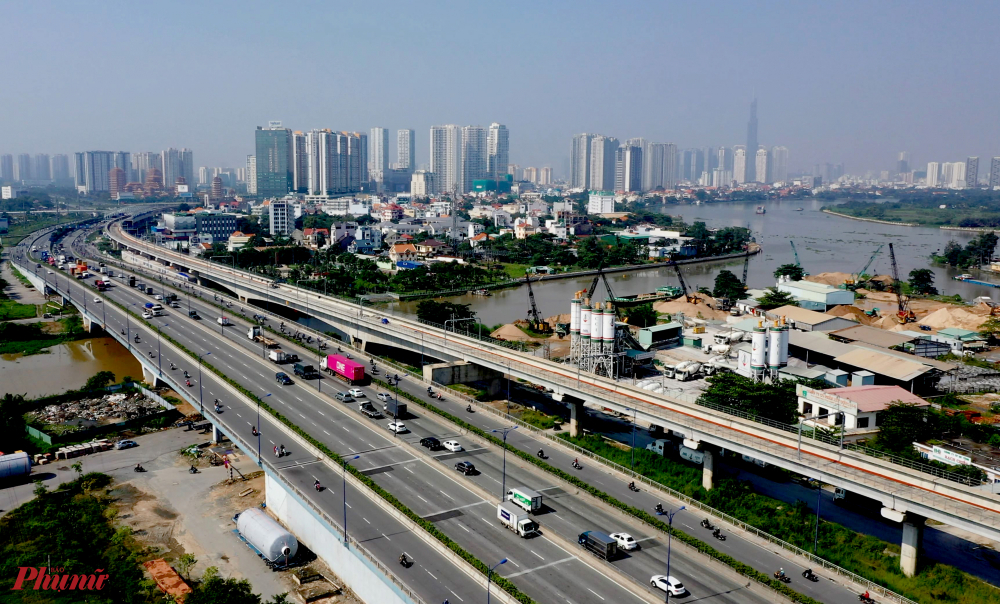 Trong dự án, cho 12-16 làn xe lưu thông. Trong đó đoạn 1 từ cầu Sài Gòn đến nút giao thông Bình Thái rộng 153,5m, đoạn 2 từ nút giao thông Bình Thái đến nút giao trạm 2 rộng 113,5m và đoạn 3 từ nút giao trạm 2 đến nút giao Tân Vạn rộng 113,5m.