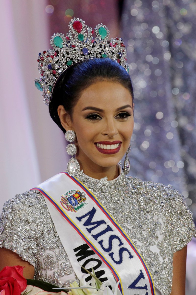 Keyshi Sayago là Hoa hậu Hoàn vũ Venezuela 2016. 
