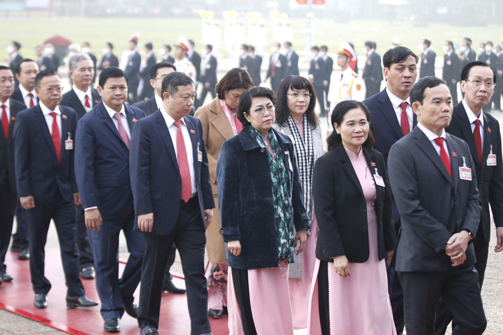Đoàn đại biểu TPHCM viếng lăng Hồ Chủ tịch