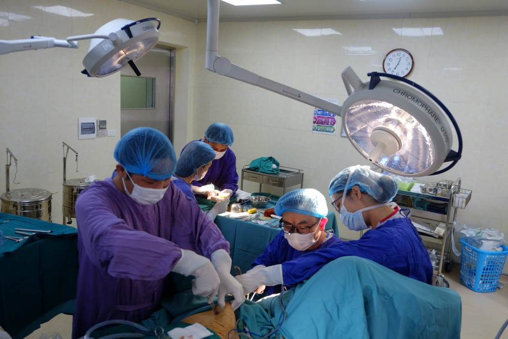 Bệnh viện E tiến hành phẫu thuật, tạo hình âm đạo cho người phụ nữ 56 tuổi