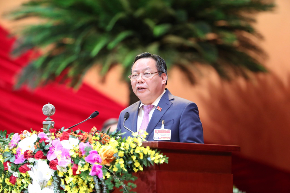 Phó Bí thư Thành ủy Hà Nội Nguyễn Văn Phong trình bày tham luận
