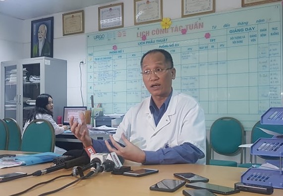 PGS.TS Nguyễn Hoàng Hà chia sẻ thông tin về ca bệnh mù mắt do tiêm filler nâng mũi