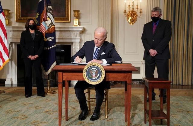 Tổng thống Joe Biden thực hiện các biện pháp cứng rắn chống biến đổi khí hậu