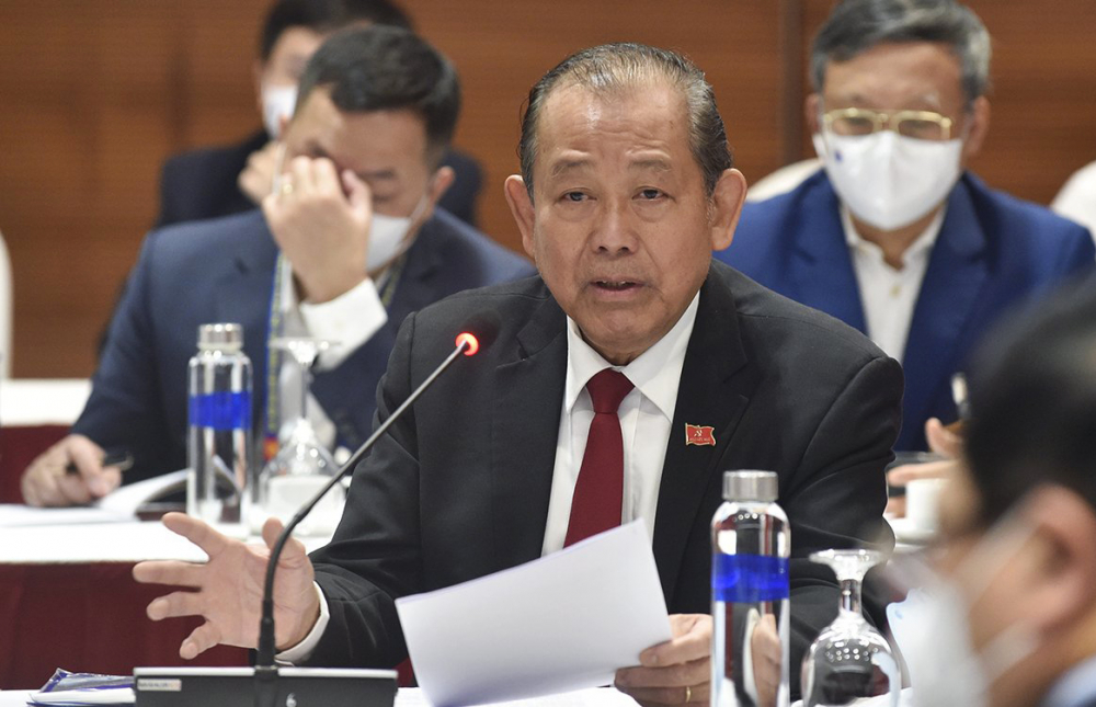Phó thủ tướng Thường trực Chính phủ Trương Hòa Bình phát biểu tại cuộc họp