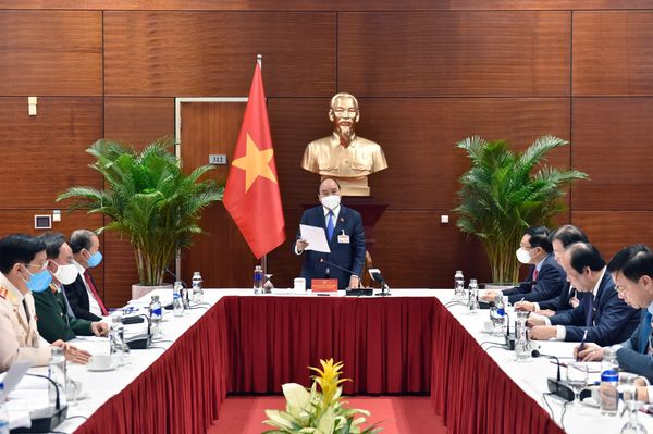 Thủ tướng Nguyễn Xuân Phúc triệu tập cuộc họp khẩn về công tác phòng chống COVID-19