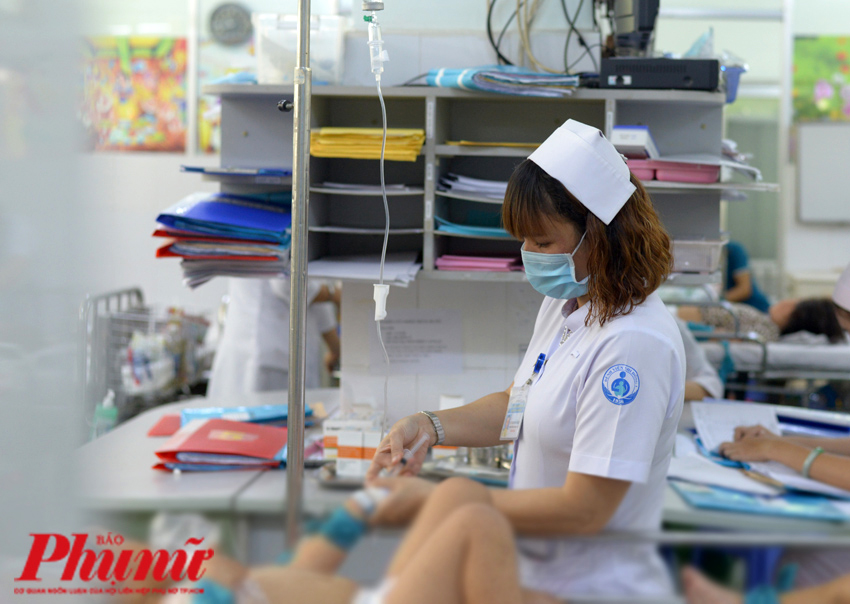 Nhân viên y tế tại Bệnh viện Nhi đồng 1, TPHCM. Ảnh: Hiếu Nguyễn