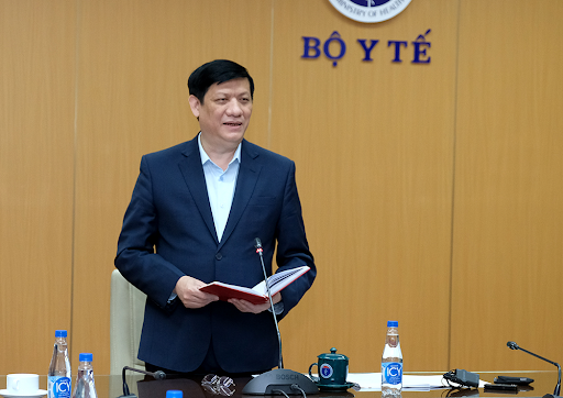 Bộ trưởng Bộ Y tế Nguyễn Thanh Long yêu cầu, mọi người dân có đến sân bay Vân Đồn và TP Chí Linh từ 15/1, phải liên hệ cơ quan y tế để được hướng dẫn khai báo y tế, lấy mẫu xét nghiệm