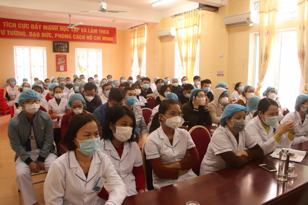 Thiết lập bệnh viện dã chiến tại Trung tâm Y tế TP Chí Linh (Hải Dương)