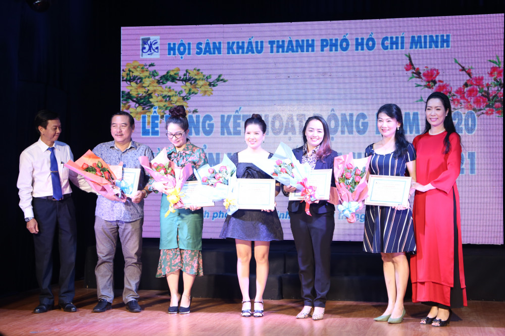 Các nhà hát nhận giải vở diễn từ Hội nghệ sĩ sân khấu TPHCM