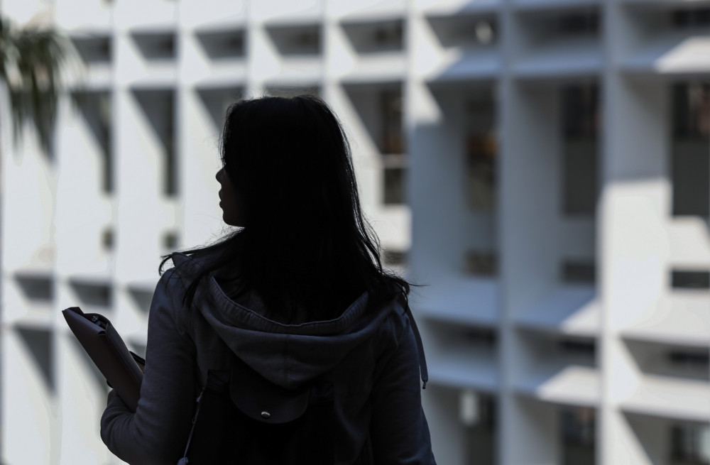 Bên trong môi trường giáo dục cấp cao ở Singapore, thực trạng quấy rối, đặc biệt nhắm vào sinh viên nữ, đang trở thành mối lo thường trực hơn cả dịch Covid-19. (Ảnh: SCMP)