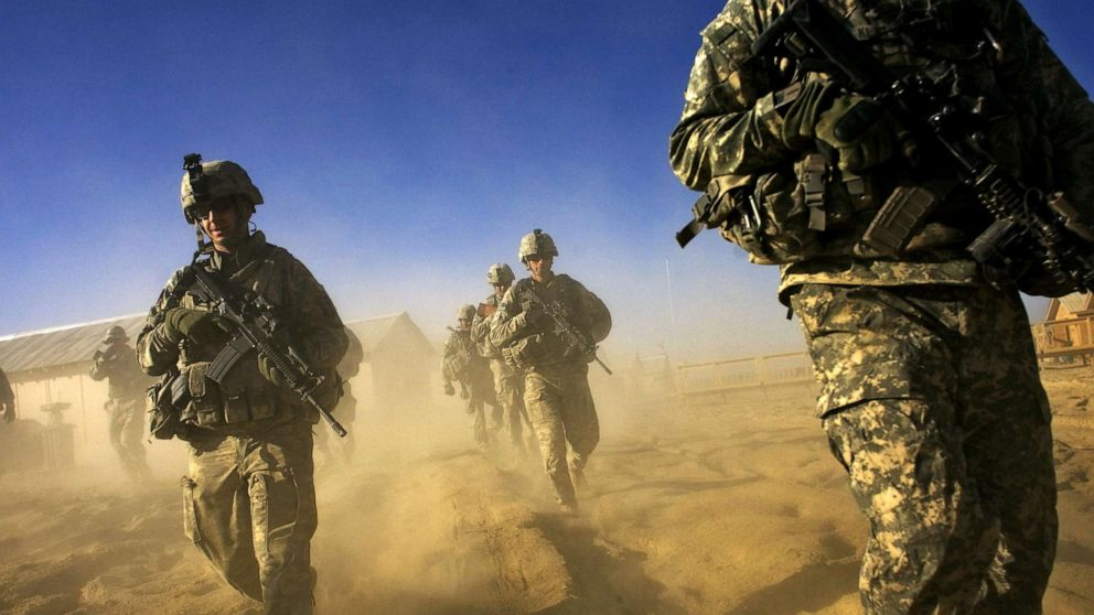 Sư đoàn Bộ binh 1-506 thuộc lực lượng đặc nhiệm Quân đội Hoa Kỳ tuần tra ở tỉnh Paktika (Afghanistan) - Ảnh: AFP/Getty Images