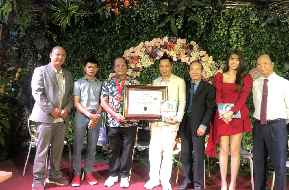 đoàn phim Kiều @ nhận chứng nhận kỷ lục Việt Nam