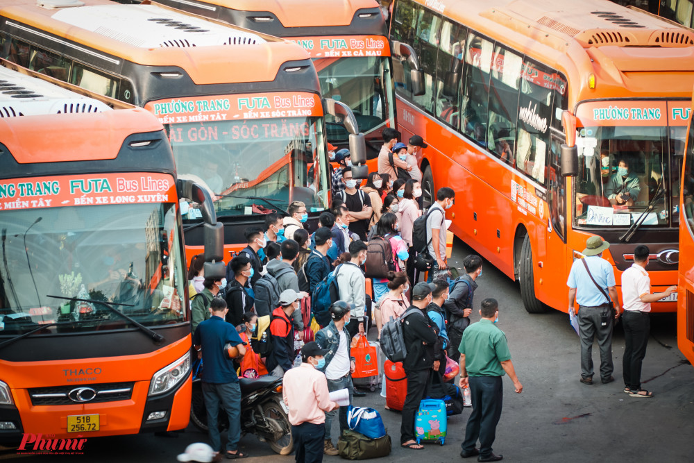 Do dịch bệnh, nhiều học sinh, sinh viên đã về quê sớm hơn dự khiến