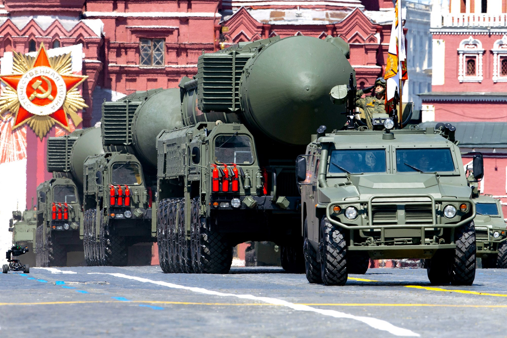 Tên lửa đạn đạo xuyên lục địa của Nga tại cuộc diễu binh Ngày Chiến thắng trên Quảng trường Đỏ trong ở Moscow ngày 9/5/2020 - Ảnh: AP