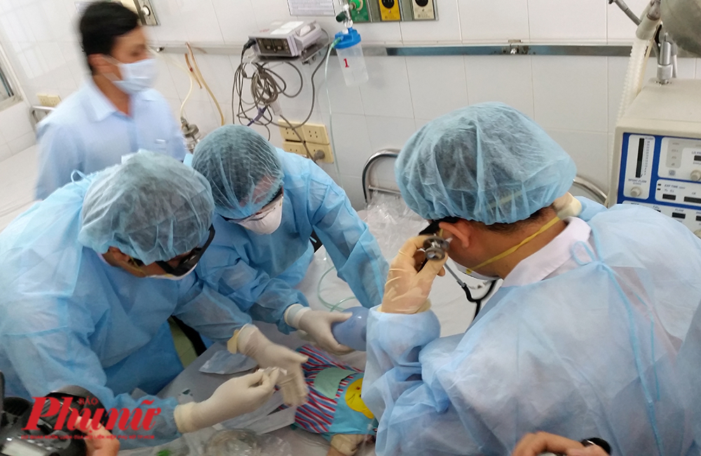 Nhân viên y tế BV Nhi đồng 1 trong một cuộc diễn tập phòng chống bệnh truyền nhiễm