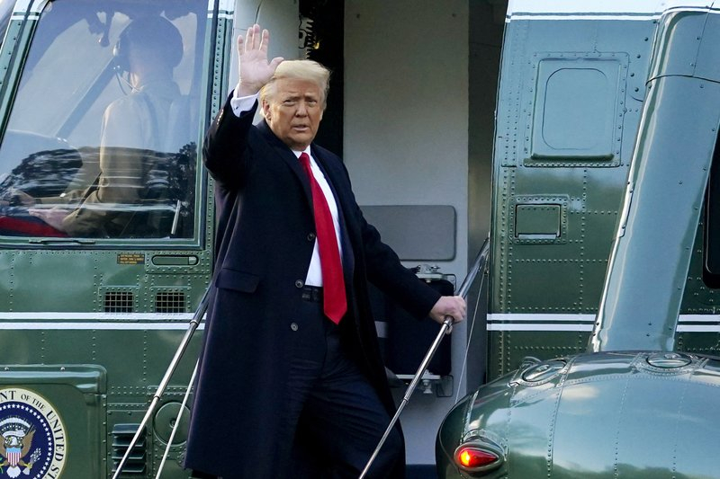 Tổng thống Donald Trump rời Nhà Trắng về Khu nghỉ dưỡng Mar-a-Lago của ông ở Florida trong ngày nhậm chức của tân Tổng thống Joe Biden 20/1 - Ảnh: AP