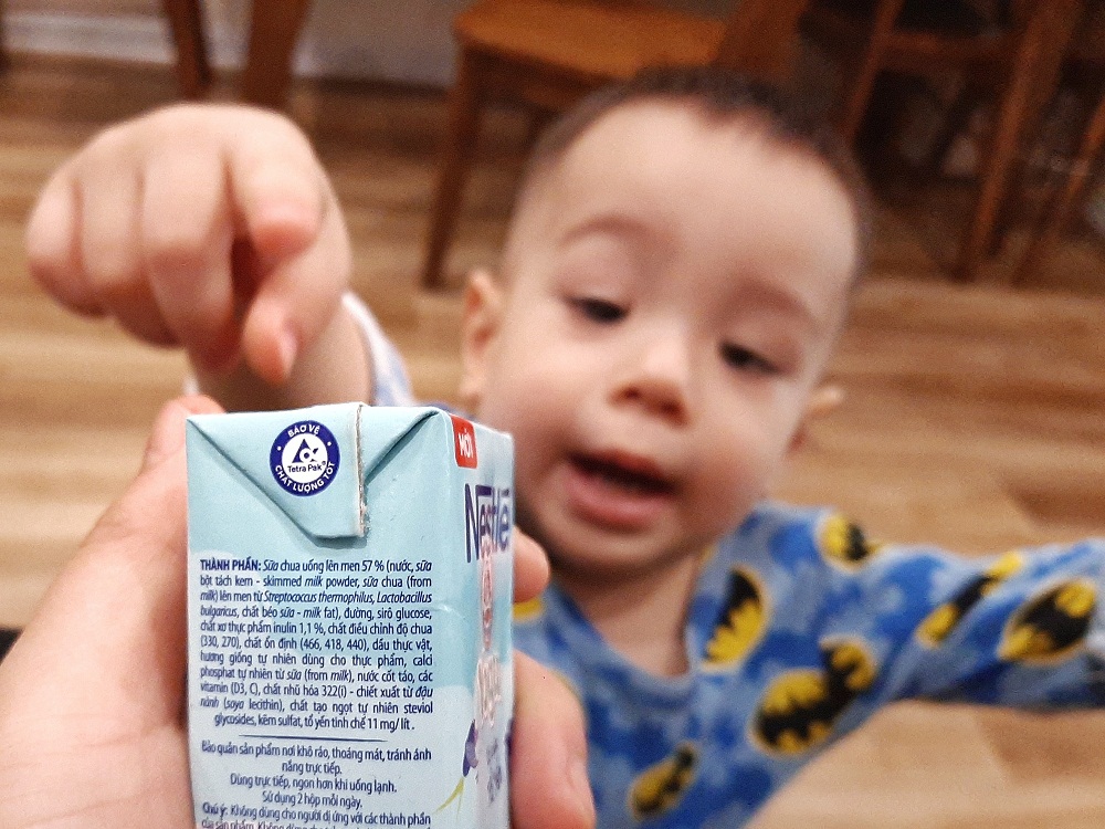 Nhiều mẹ chọn sữa chua uống đựng trong vỏ hộp giấy của Tetra Pak để bảo vệ môi trường mà vẫn đảm bảo chất lượng của thực phẩm. Ảnh: Diệu My