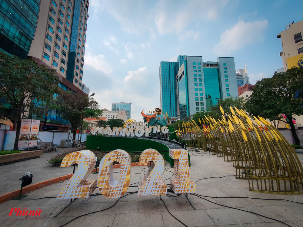 Đường hoa Nguyễn Huệ Tết Tân Sửu là sản phẩm tinh thần nhằm chào mừng Tết Nguyên Đán tại Thành phố Hồ Chí Minh. Qua 18 năm tổ chức, Đường hoa đã trở thành đặc sản của Thành phố, là tín hiệu báo tin Xuân về, Tết đến. 