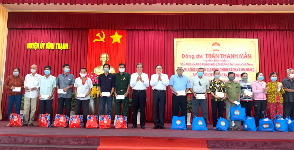 TPHCM hỗ trợ hơn 1,2 tỷ đồng chăm lo Tết đồng bào nghèo, khó khăn tỉnh Hậu Giang và TP Cần Thơ.
