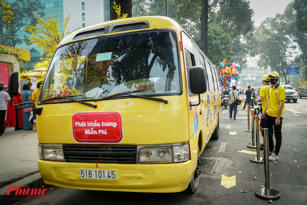 Xe bus sẽ phát khẩu trang miễn phí cho người dân TP và các tỉnh lân cận