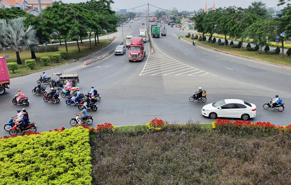 Tình hình thông thoáng trên Quốc lộ 1A, đoạn qua giao lộ với đường dẫn cao tốc TP HCM - Trung Lương vào sáng 2/7.