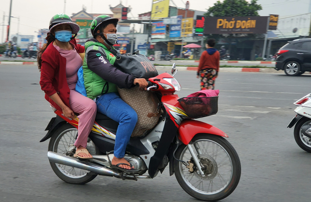 Một số người dân cho biết, họ đi từ rất sớm vì lo lắng kẹt xe nên bất ngờ với cảnh thông thoáng hôm nay trên đại lộ Phạm Văn Đồng