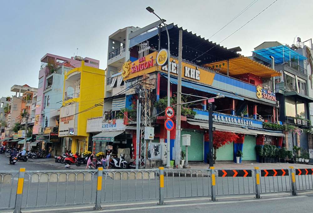 Một quán nhậu nổi tiếng, hàng ngày khá đông khách ngay chân cầu Trần Khánh Dư cũng đã đóng cửa
