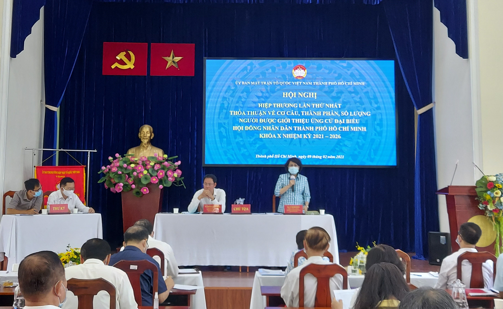 Chủ tịch Ủy ban MTTQ Việt Nam TPHCM Tô Thị Bích Châu giải thích những thay đổi trong cơ cấu HĐND TPHCM khóa X.