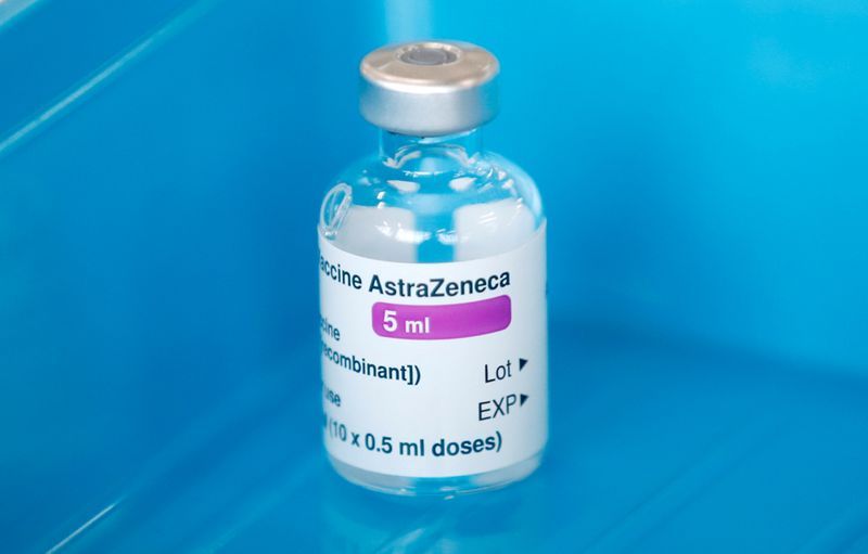 Các quan chức y tế tiếp tục cho rằng vắc-xin AstraZeneca có khả năng chống lại các biến thể của COVID-19.