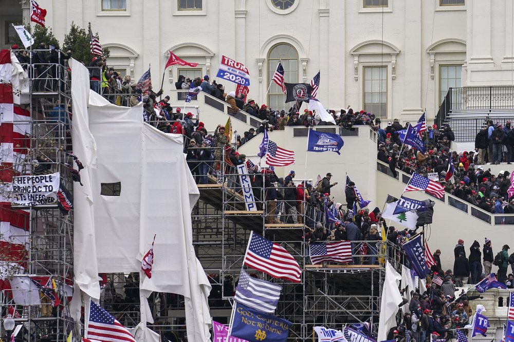 Đám đông ủng hộ ông Trump đã gây ra bạo loạn, xâm nhập tòa nhà Quốc hội Mỹ tại thủ đô hôm 6/1