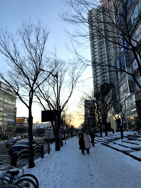 Hàn Quốc những ngày này tuyết vẫn rơi, cái lạnh vẫn chưa hề thuyên giảm.