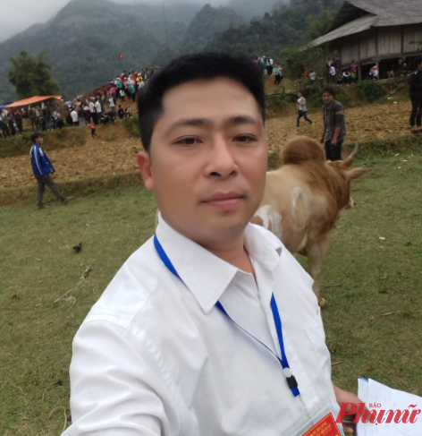 Thầy giáo Đinh Văn Huấn- Giáo viên Trường Phổ thông dân tộc bán trú THCS  Mai Long, Nguyên Bình (Cao Bằng)