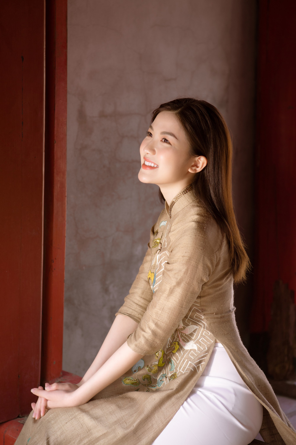 Lương Thanh cho biết cô luôn chọn áo dài truyền thống để diện trong những ngày đầu năm.