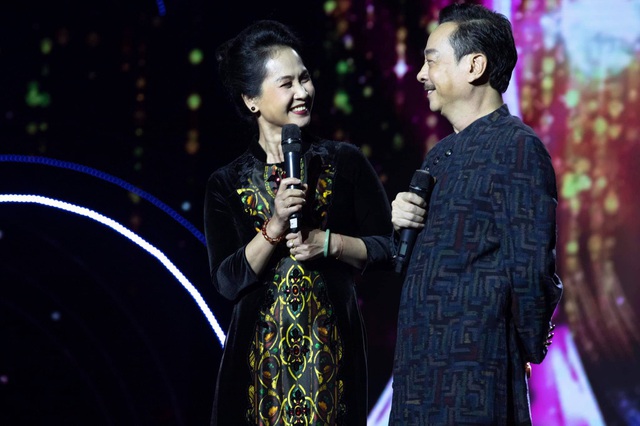 NSND Lan Hương và NSND Hoàng Dũng xuất hiện trong một chương trình truyền hình