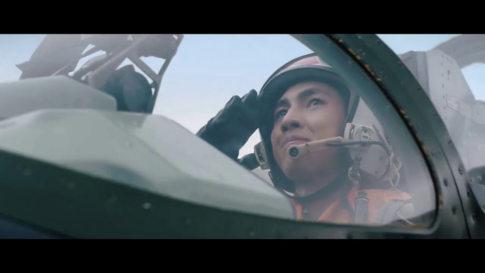 Các phân cảnh tập lái máy bay của các phi công trẻ được thể hiện chân thực