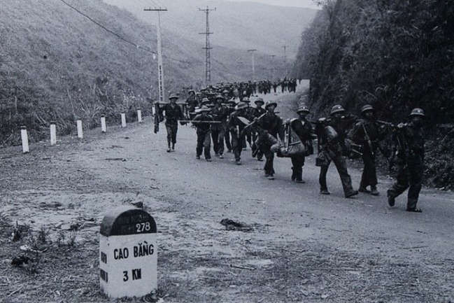 Các đơn vị bộ đội của Quân đội Nhân dân Việt Nam được huy động tới những điểm nóng của cuộc chiến như Thị xã Cao Bằng, Thị xã Lạng Sơn, 