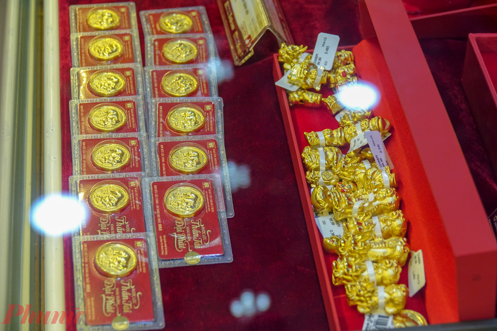 hững ngày qua vàng giảm giá khá mạnh, trên thực tế, tế nếu ai mua vàng thời điểm mùng 5 Tết đến nay bán ra đã lỗ 1,4 triệu đồng/lượng, nếu tính theo giá mua vào của Công ty SJC ở thời điểm hiện nay. 