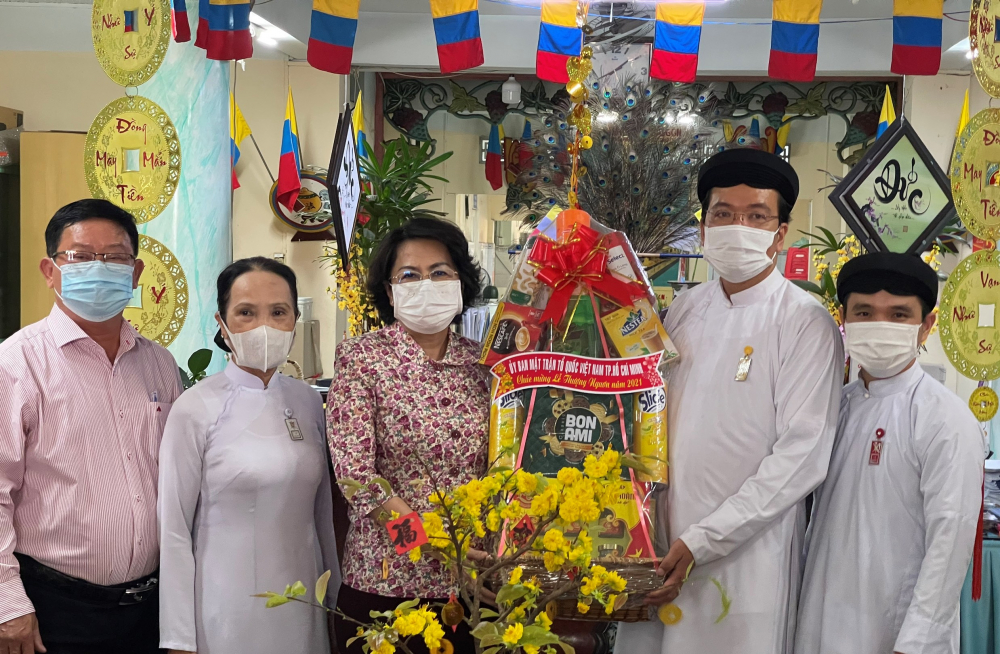 Lãnh đạo Ủy ban Mặt trận Tổ quốc Việt Nam TPHCM thăm Thánh thất Sài Gòn nhân lễ Thượng Ngươn.