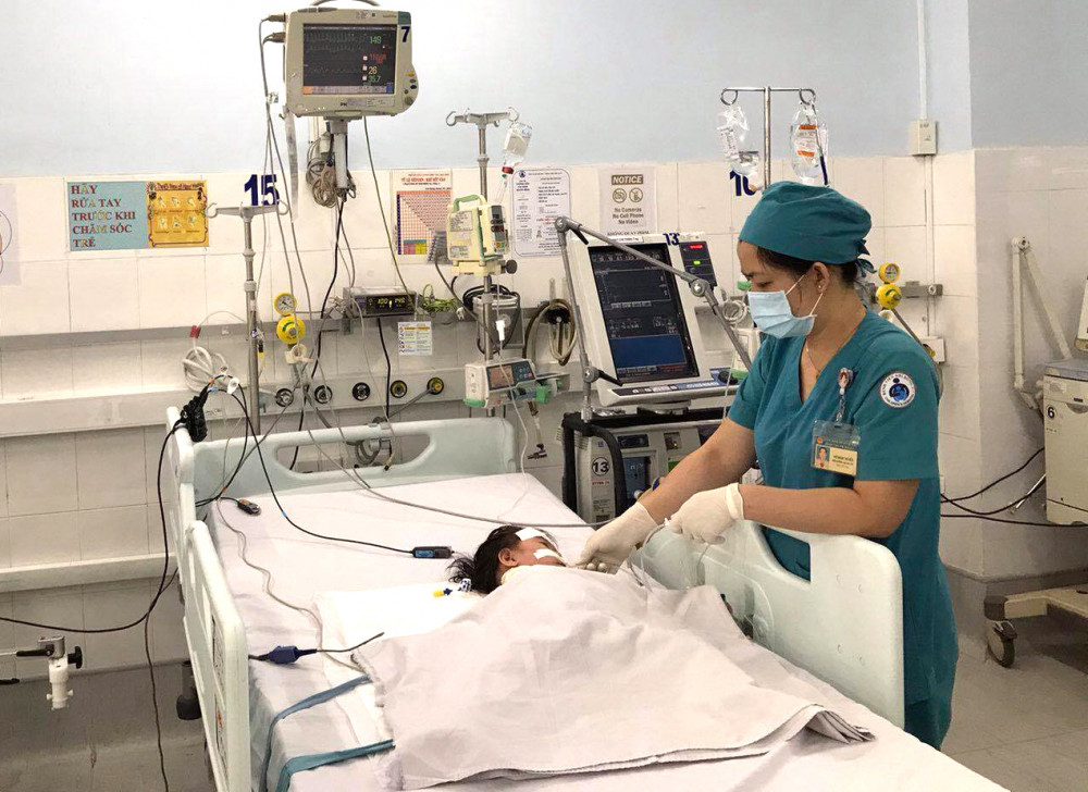 Các bác sĩ BV Nhi đồng 1 thử áp dụng kỹ thuật ECMO lần đầu tiên và đã cứu được bé 