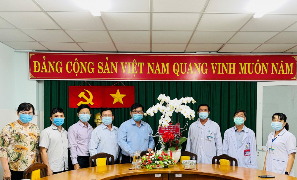 Đoàn Ủy ban MTTQ Việt Nam TPHCM thăm, chúc mừng Bệnh viện điều trị COVID-19 Cần Giờ.