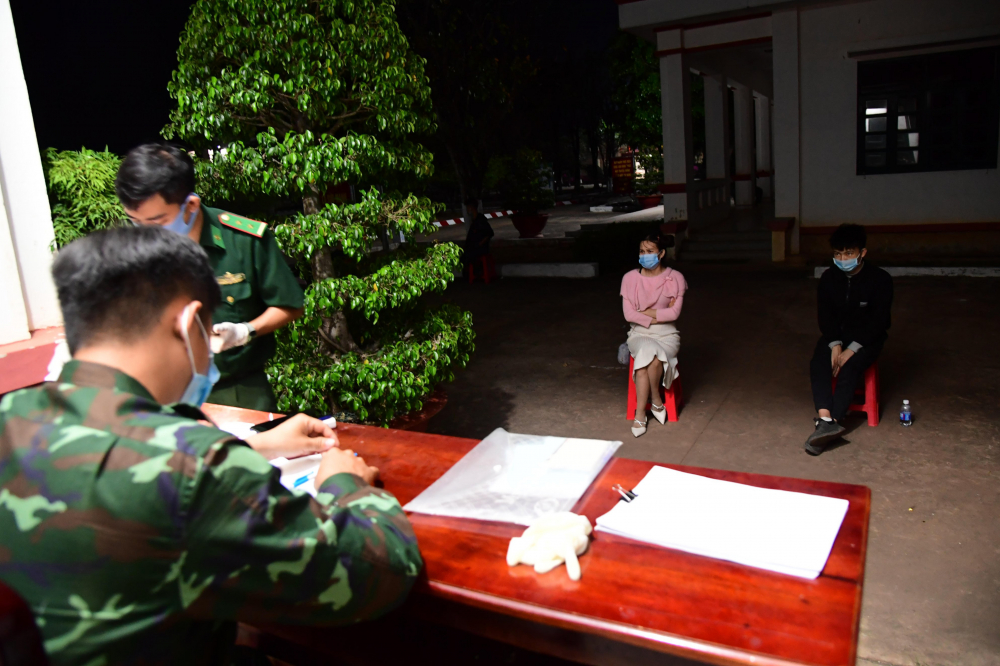 Các đối tượng khai chuẩn bị trốn sang Campuchia thì bị biên phòng bắt giữ. Ảnh: Hồng Ánh Biên phòng.