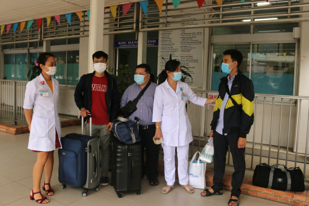 Đội phản ứng nhanh số 4 của Bệnh viện Chợ Rẫy đã lên đường đến Đà Nẵng để hỗ trợ các đồng nghiệp chống COVID -19