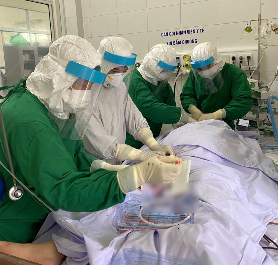 Đội phản ứng nhanh của Bệnh viện Chợ Rẫy tham gia điều trị cho bệnh nhân COVID-19 tại Đà Nẵng vào tháng 8/2020 