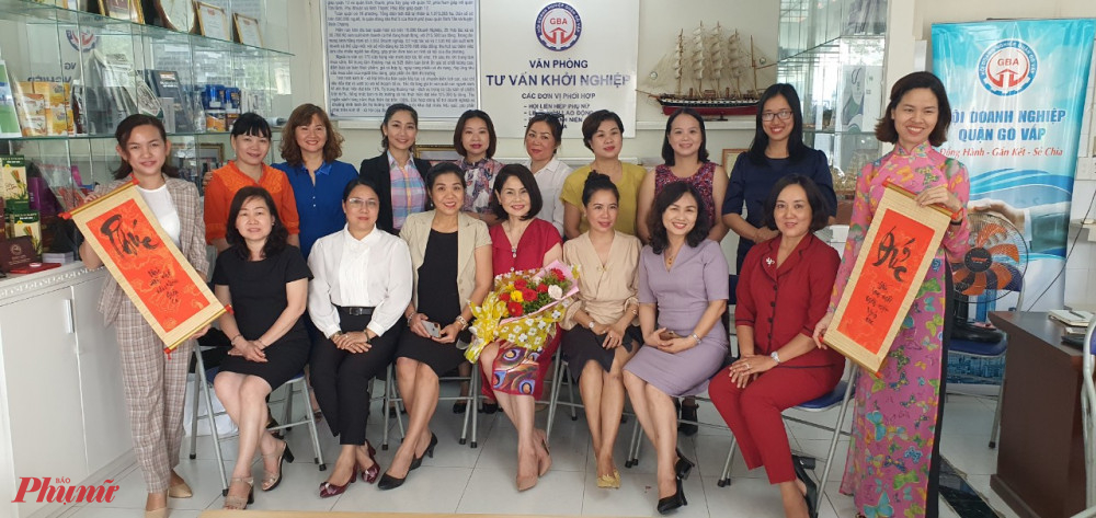Hội Nữ Doanh nhân Thành phố (HAWEE) do bà Lê Thị Thanh Lâm – Phó Chủ tịch Hội làm trưởng đoàn vừa đến thăm, động viên và tìm hiểu tình hình hoạt động của Câu lạc bộ Khởi sự kinh doanh tại quận Gò Vấp. 